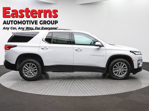 Used 2023 Chevrolet Traverse LT w/ Rear Camera Mirror Package AWD/4WD image 4