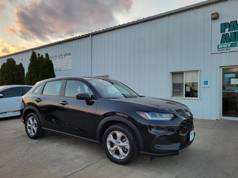 Used 2023 Honda HR-V LX image 1
