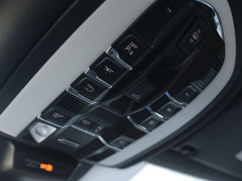 Certified 2026 Porsche Macan Turbo AWD/4WD image 20