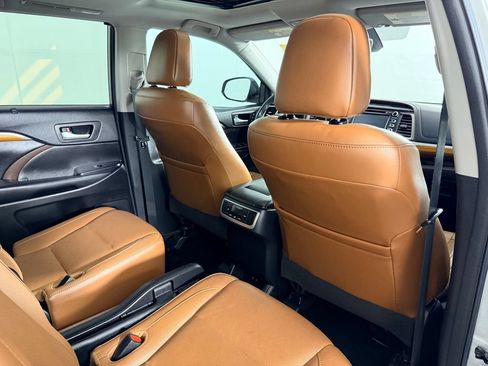 Used 2017 Toyota Highlander Limited w/ Carpet Mat Package FWD image 29