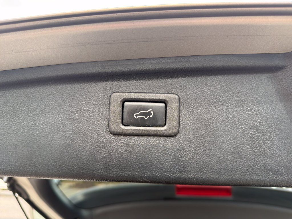 Used 2017 Subaru Outback 2.5i Limited AWD/4WD image 18