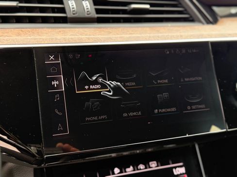 Used 2019 Audi e-tron Premium Plus image 17