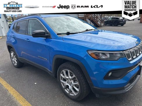 Used 2022 Jeep Compass Latitude w/ Sun and Sound Group AWD/4WD image 11