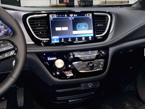 New 2026 Chrysler Pacifica Select w/ S Appearance Package image 6