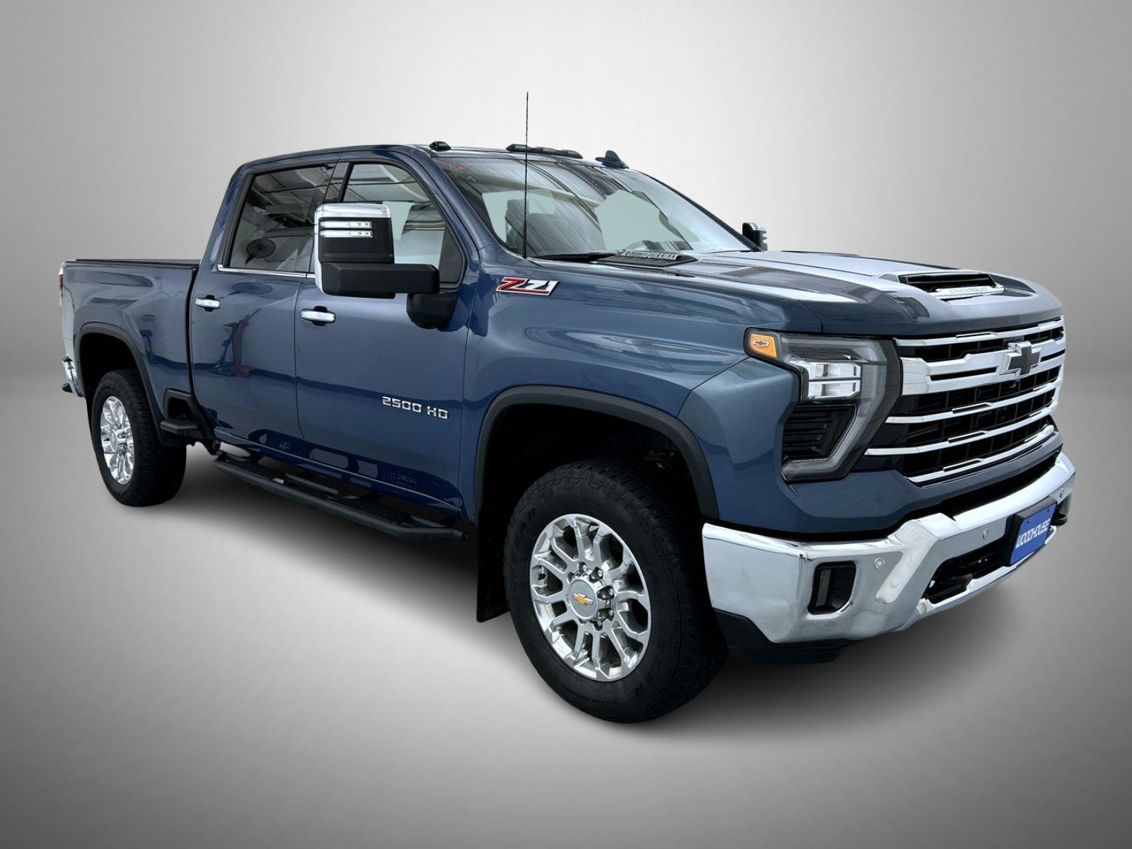 Used 2024 Chevrolet Silverado 2500 LTZ w/ LTZ Plus Package AWD/4WD image 3