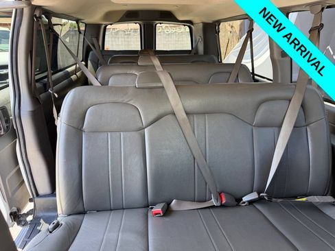 Used 2022 GMC Savana 3500 LS RWD image 7