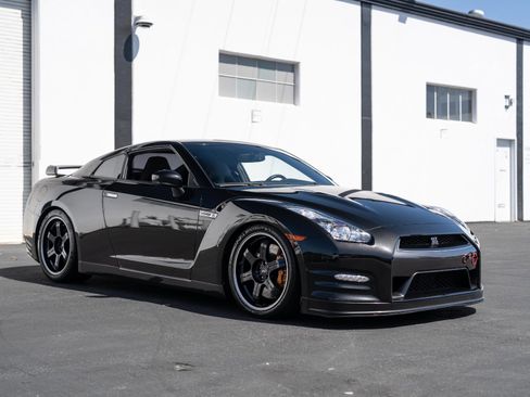 Used 2013 Nissan GT-R Black Edition AWD/4WD image 2