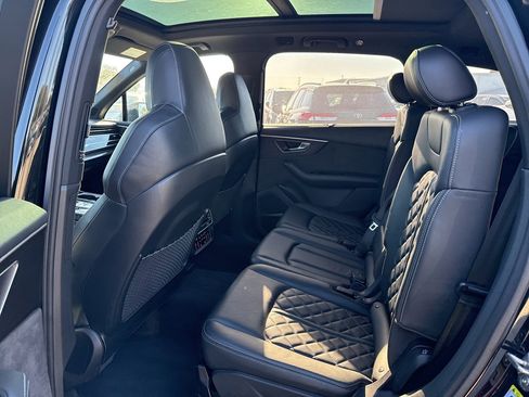 Used 2022 Audi SQ7 Prestige w/ Prestige Package image 9