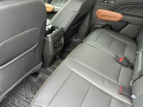 Used 2024 GMC Canyon AT4 w/ LPO, Off Road Lift Package image 13