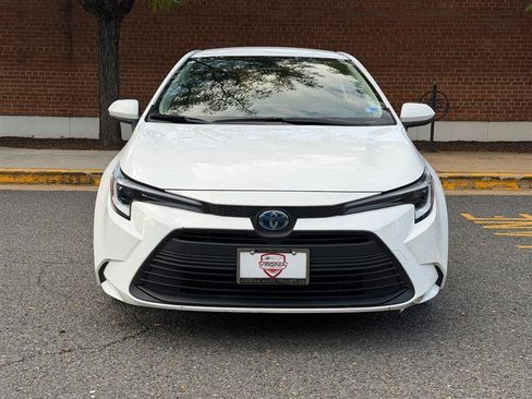 Used 2025 Toyota Corolla LE FWD image 4