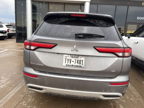 Used 2024 Mitsubishi Outlander SE image 5