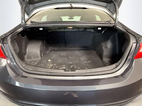 Used 2018 Chevrolet Malibu LT image 35