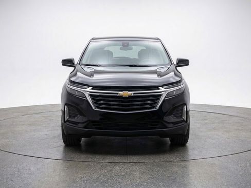 Used 2025 Chevrolet Equinox LT image 2