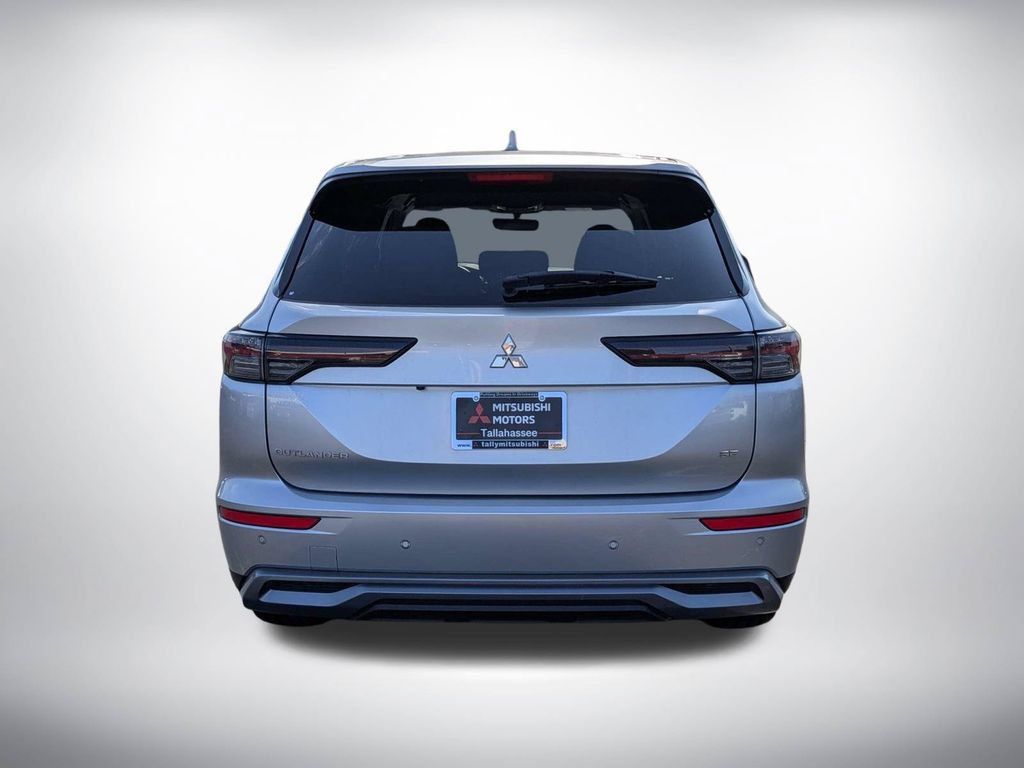 Used 2025 Mitsubishi Outlander SE FWD image 5