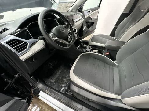 New 2026 Volkswagen Taos SE image 17