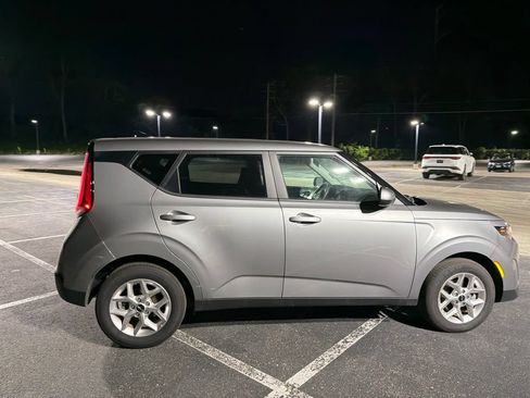 Used 2025 Kia Soul LX w/ LX Technology Package FWD image 7