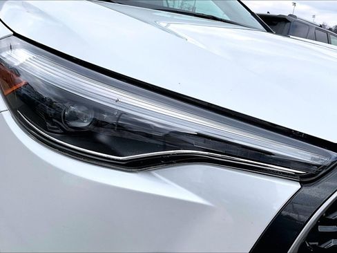 Used 2025 Toyota Corolla Cross XLE w/ Convenience Package image 27