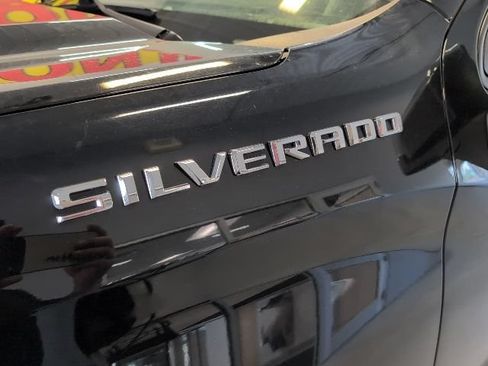 Used 2022 Chevrolet Silverado 1500 LT AWD/4WD image 8