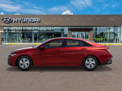 New 2025 Hyundai Elantra SE image 3