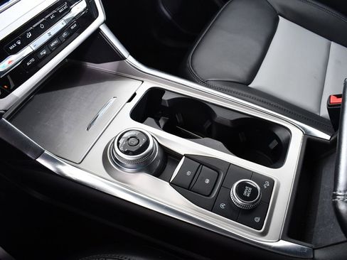 Used 2023 Ford Explorer XLT w/ Equipment Group 202A image 31