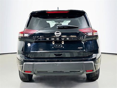 Used 2024 Nissan Rogue S image 6