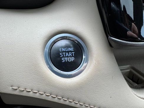 Used 2021 Toyota Highlander XLE image 22