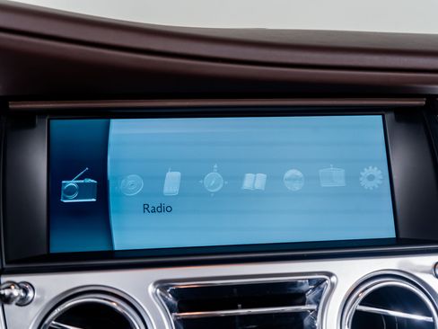 Used 2017 Rolls-Royce Dawn image 45