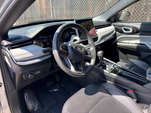 Used 2025 Jeep Compass Limited AWD/4WD image 35