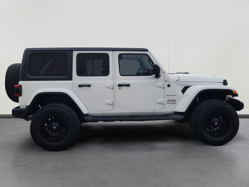Used 2018 Jeep Wrangler Unlimited Sahara w/ LED Lighting Group AWD/4WD image 6