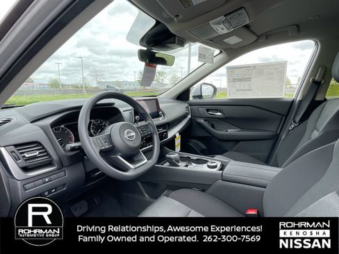 Used 2024 Nissan Rogue SV AWD/4WD image 5