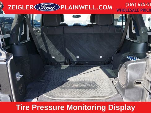 Used 2014 Jeep Wrangler Unlimited Sahara w/ Dual Top Group AWD/4WD image 10