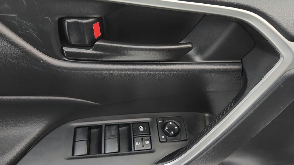 Used 2023 Toyota RAV4 LE AWD/4WD image 23
