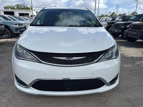 Certified 2020 Chrysler Pacifica Touring w/ Advanced Safetytec Group FWD image 8