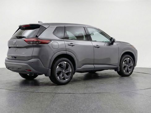 Used 2025 Nissan Rogue SV FWD image 9