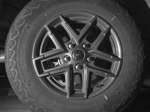 Used 2025 Jeep Wrangler Unlimited Sport AWD/4WD image 15