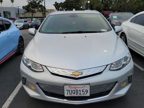 Used 2017 Chevrolet Volt LT w/ Comfort Package image 2
