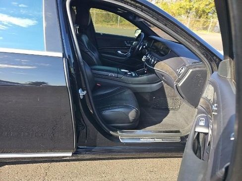 Used 2017 Mercedes-Benz S 550 4MATIC Sedan w/ Premium Package image 5