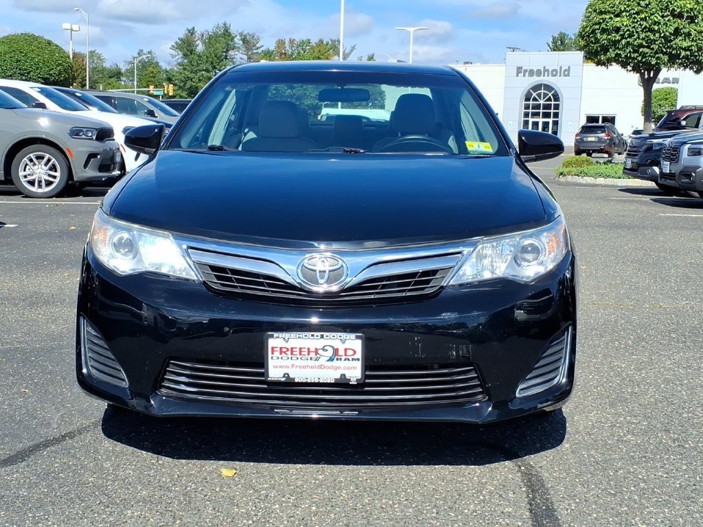 Used 2013 Toyota Camry LE FWD image 2