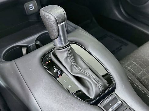 Used 2025 Honda HR-V LX image 18