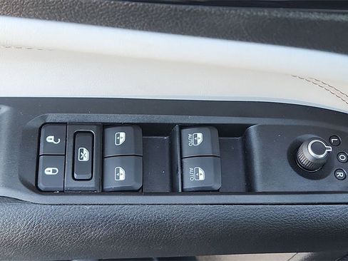 Used 2022 Jeep Compass Limited image 17