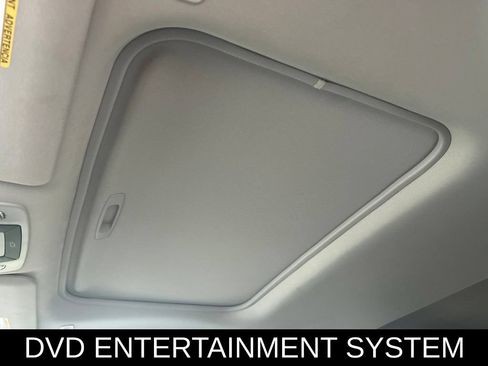 Used 2025 Toyota Sienna XLE FWD image 12