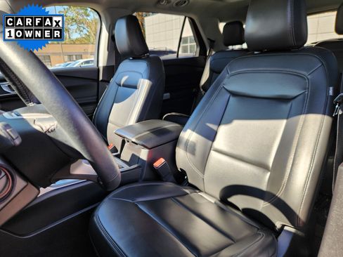 Used 2022 Ford Explorer XLT w/ Equipment Group 202A image 7