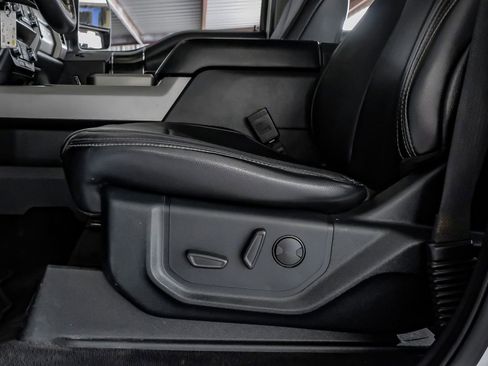 Used 2021 Ford F350 Lariat w/ Chrome Package image 31