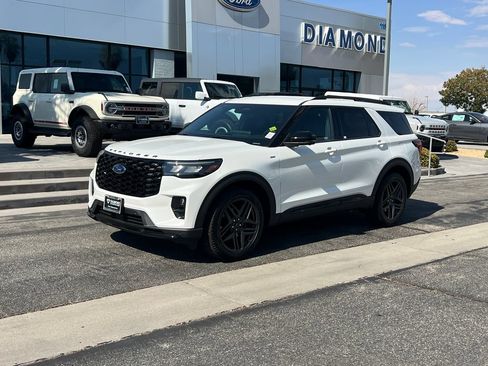 New 2026 Ford Explorer ST-Line w/ ST-Line Street Pack RWD image 2