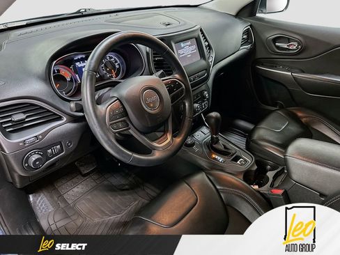 Used 2019 Jeep Cherokee Latitude Plus w/ Comfort/Convenience Group image 9