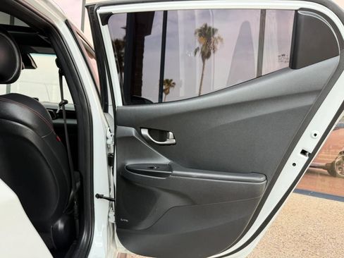 Used 2019 Hyundai Veloster Turbo FWD image 33
