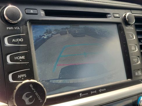 Used 2016 Toyota Highlander XLE FWD image 28
