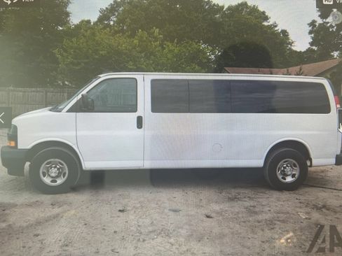 Used 2020 Chevrolet Express 3500 LS RWD image 12