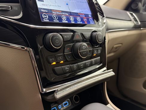 Used 2019 Jeep Grand Cherokee Limited AWD/4WD image 34