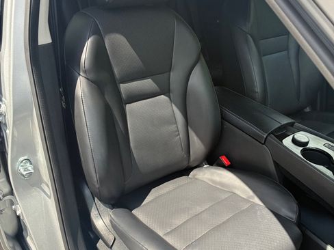 Used 2024 Nissan Rogue SV w/ SV Premium Package AWD/4WD image 17